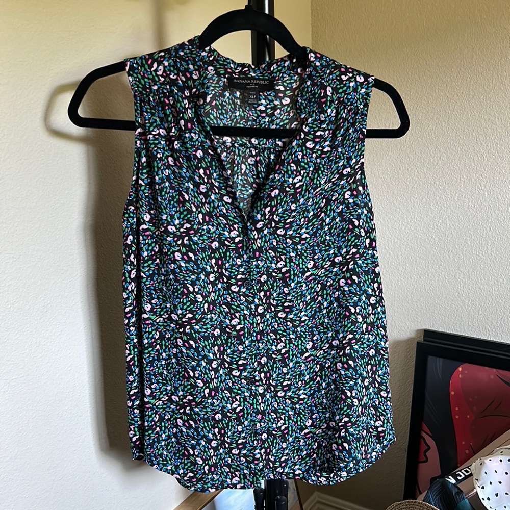 NWOT Banana Republic Multicolored Sleeveless Button-Down Blouse